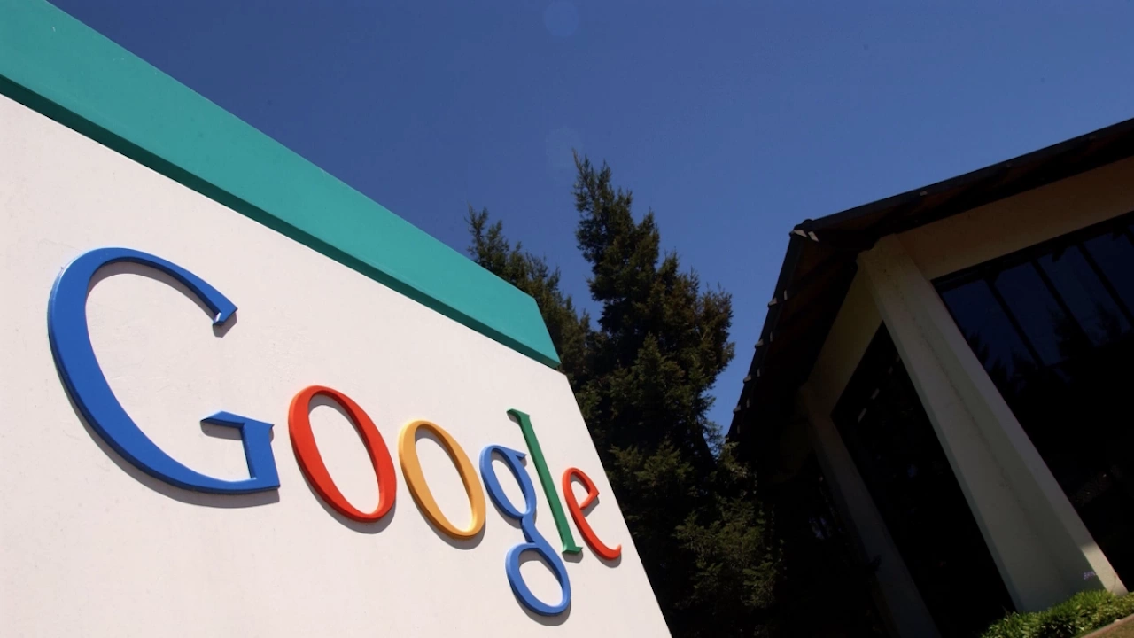 Компанията Гугъл обяви че нейното руско подразделение подава документи за