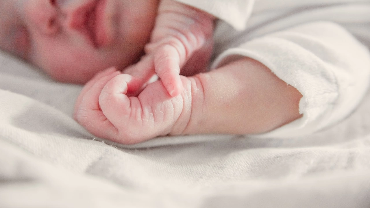 Откриха новородено бебе в найлонов плик Случаят е от София Детето