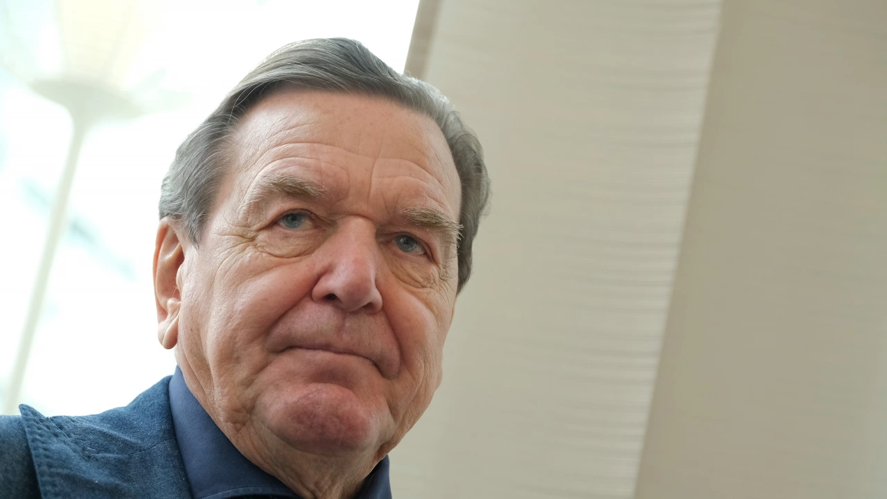 Бившият германски канцлер Герхард Шрьодер приближен на президента на Русия