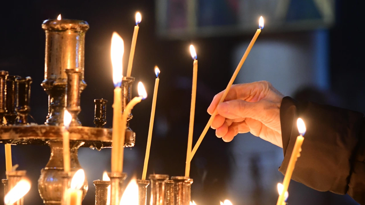 Православната църква почита днес светите равноапостоли Константин и Елена Църковният