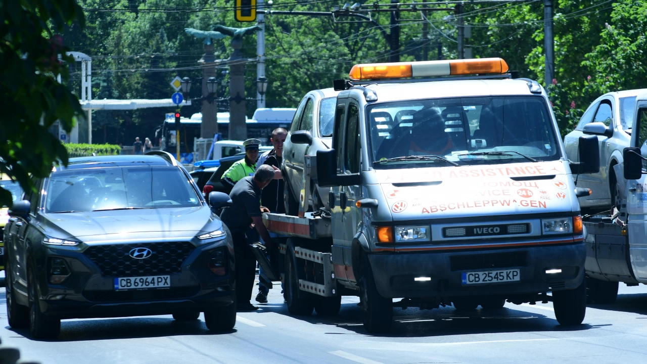 Три коли са катастрофирали на бул Цар Освободител информира Агенция Булфото Произшествието
