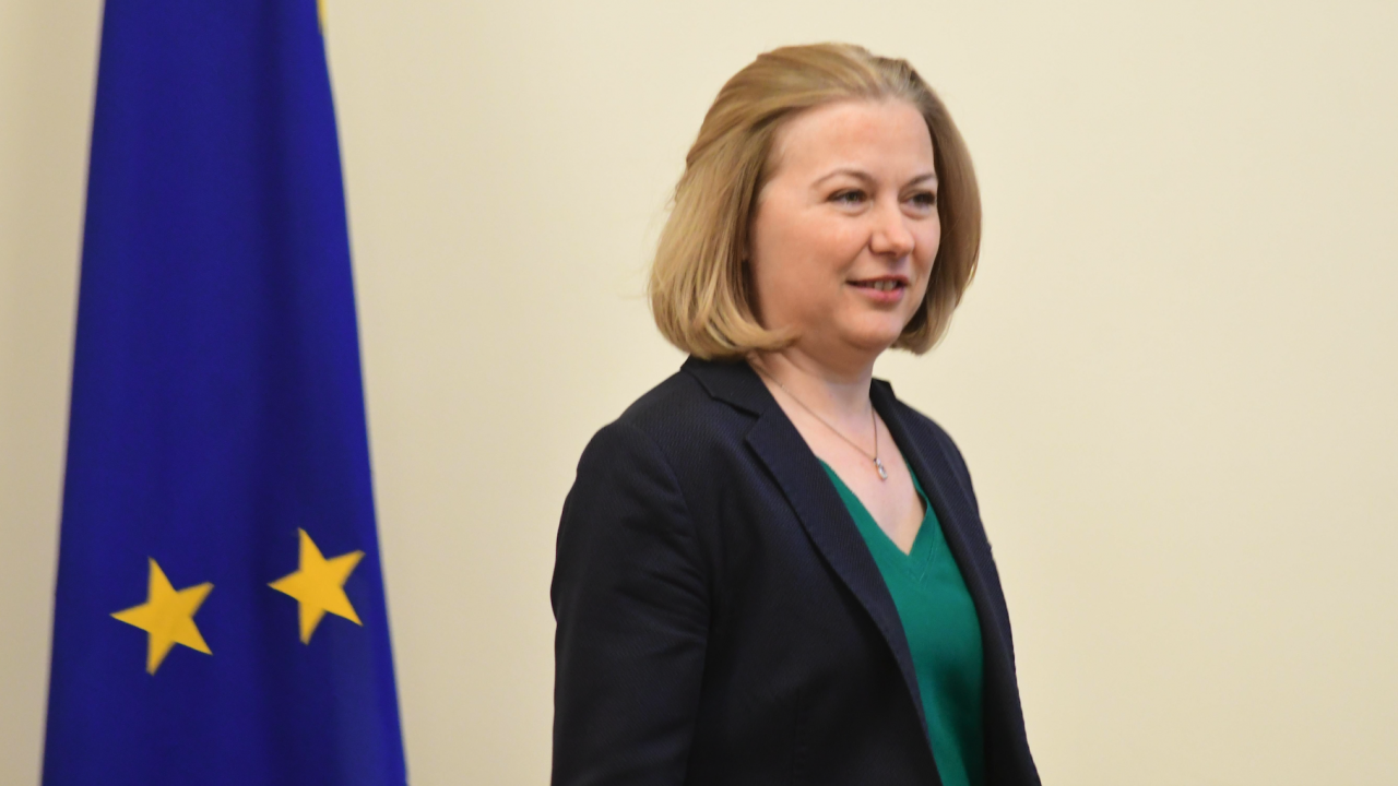 Министър Йорданова обжалва определение на ВАС