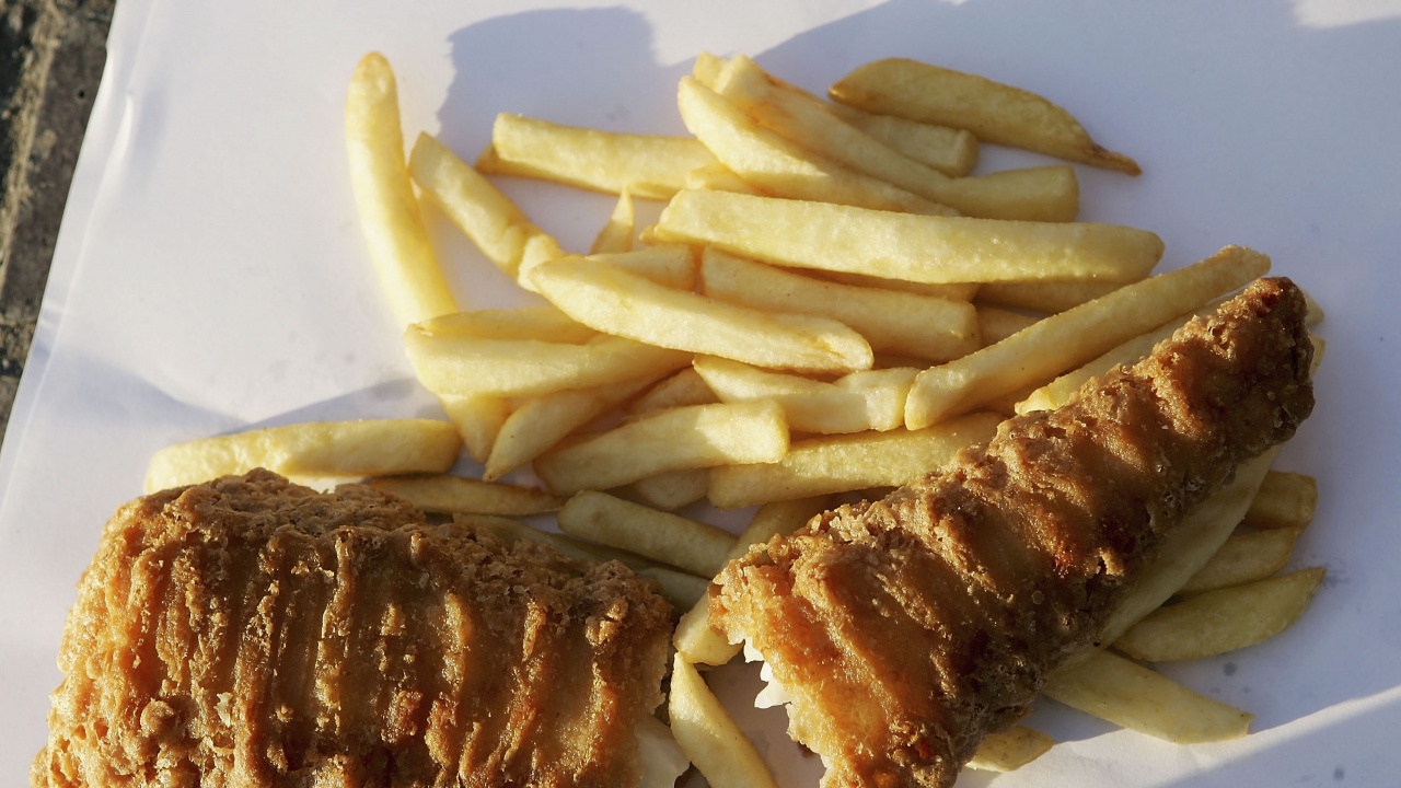 Инфлацията погубва традиционното британско ястие риба с картофки