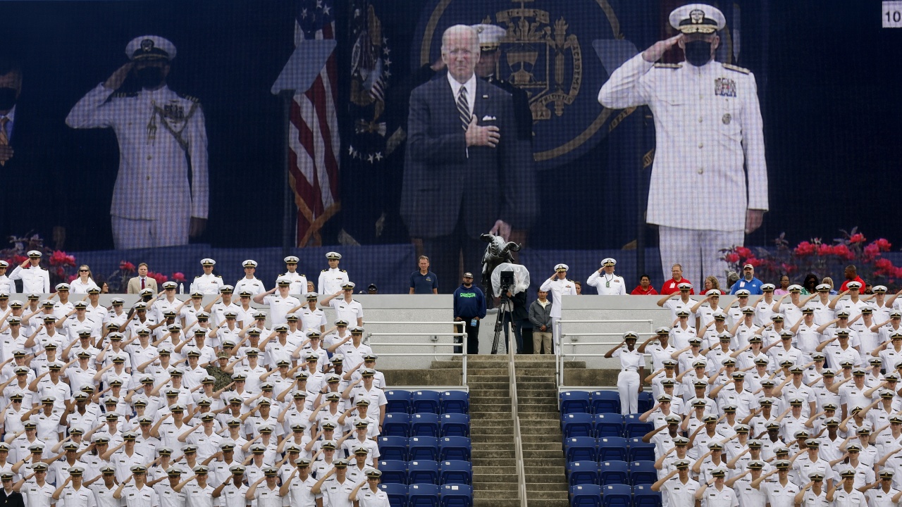 В реч пред абсолвенти на Военноморската академия на САЩ президентът