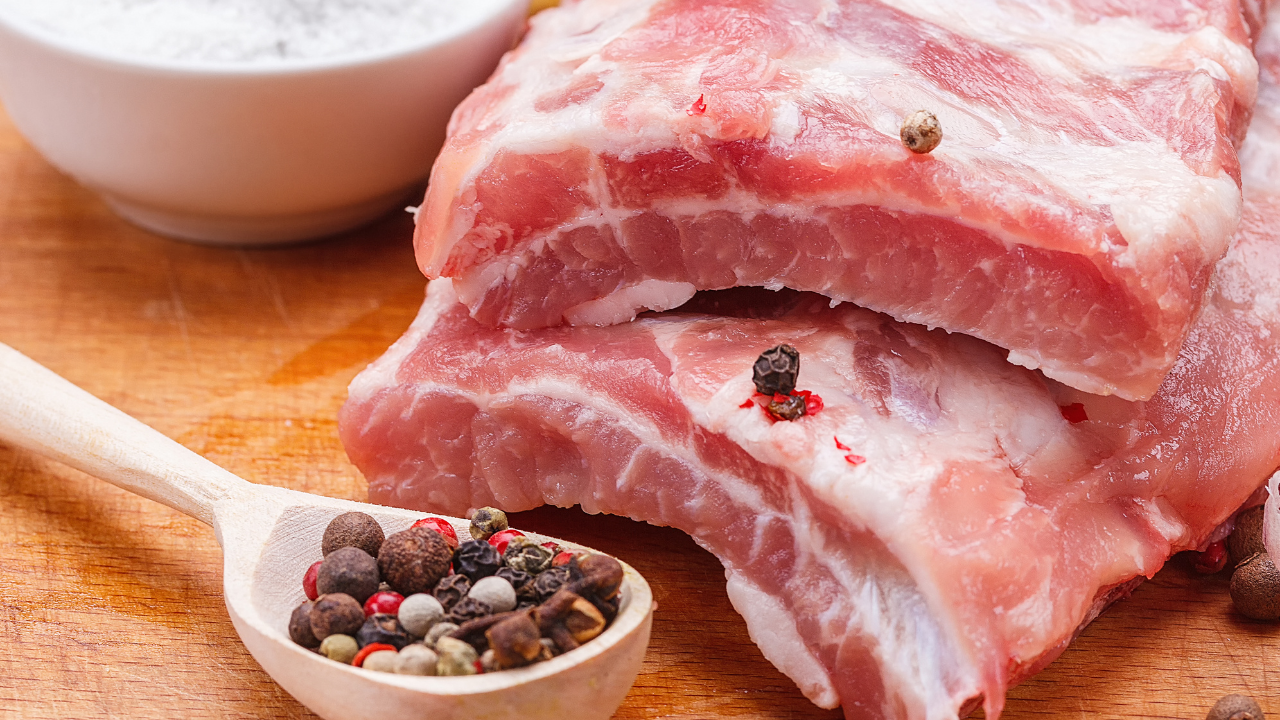 Едва 30% от свинското месо в магазините е българско