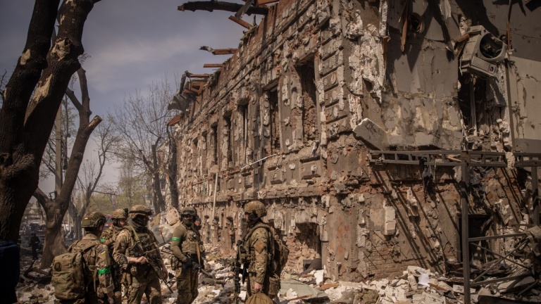 Руските сили засилват обстрела в опит да обкръжат Северодонецк и Лисичанск