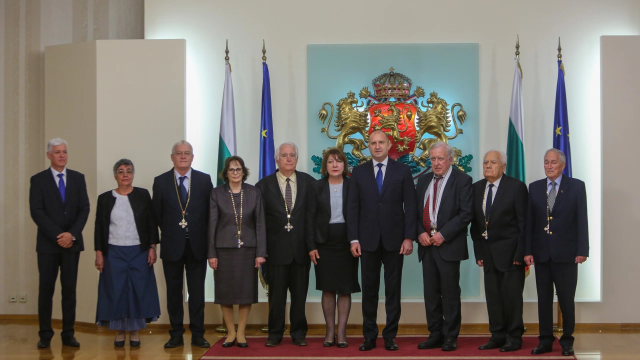 Президентът удостои с висши държавни отличия изявените български учени проф