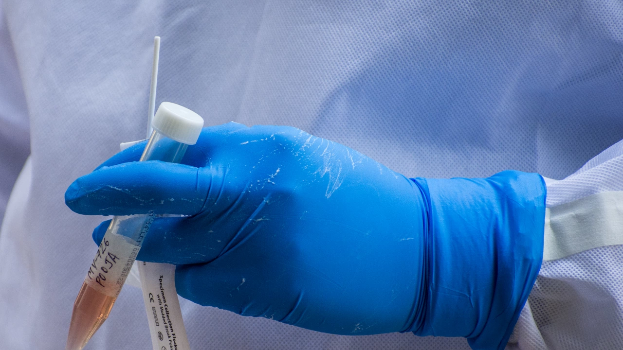 Гърция потвърди 2235 нови случая на коронавирусна инфекция през последните