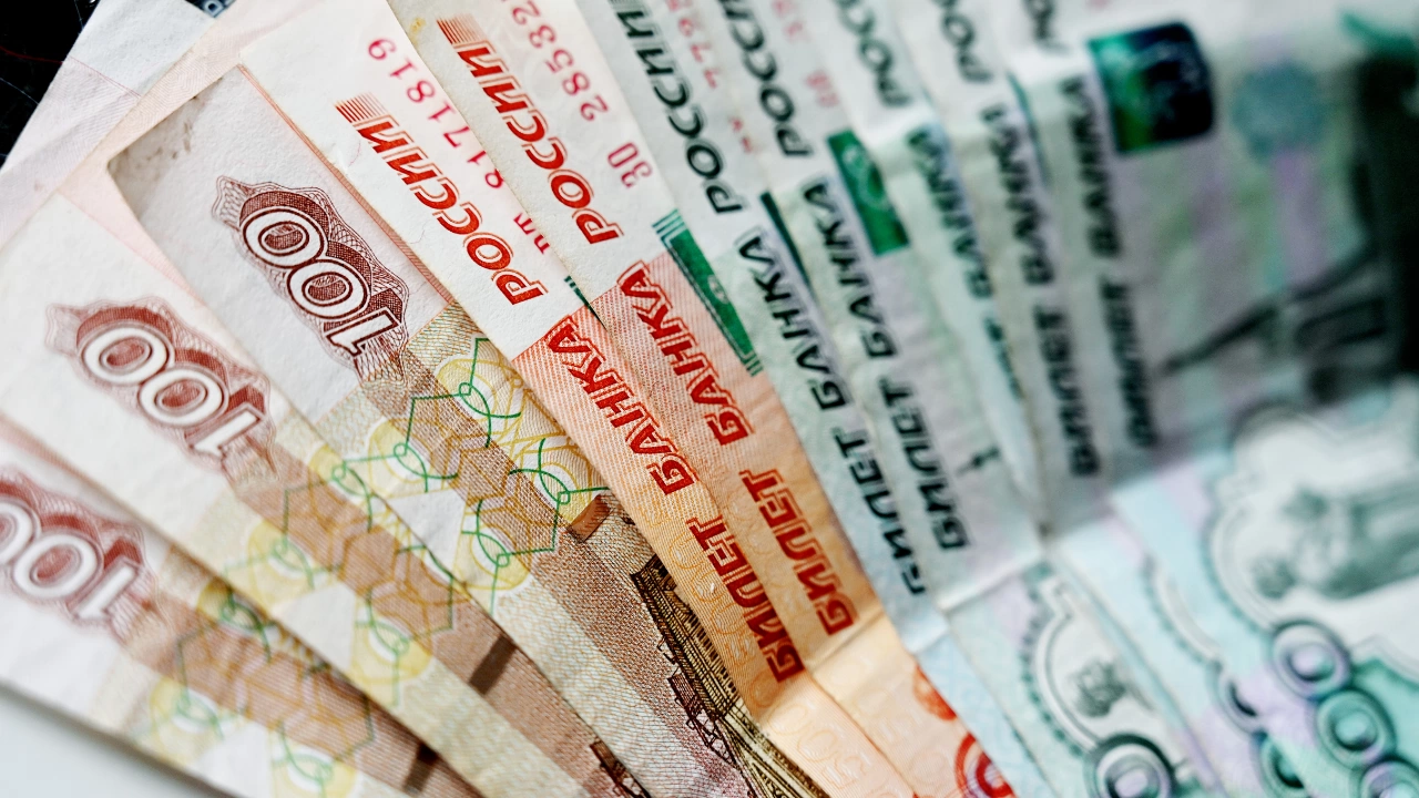 Руската рубла загуби от стойността си тази сутрин в очакване