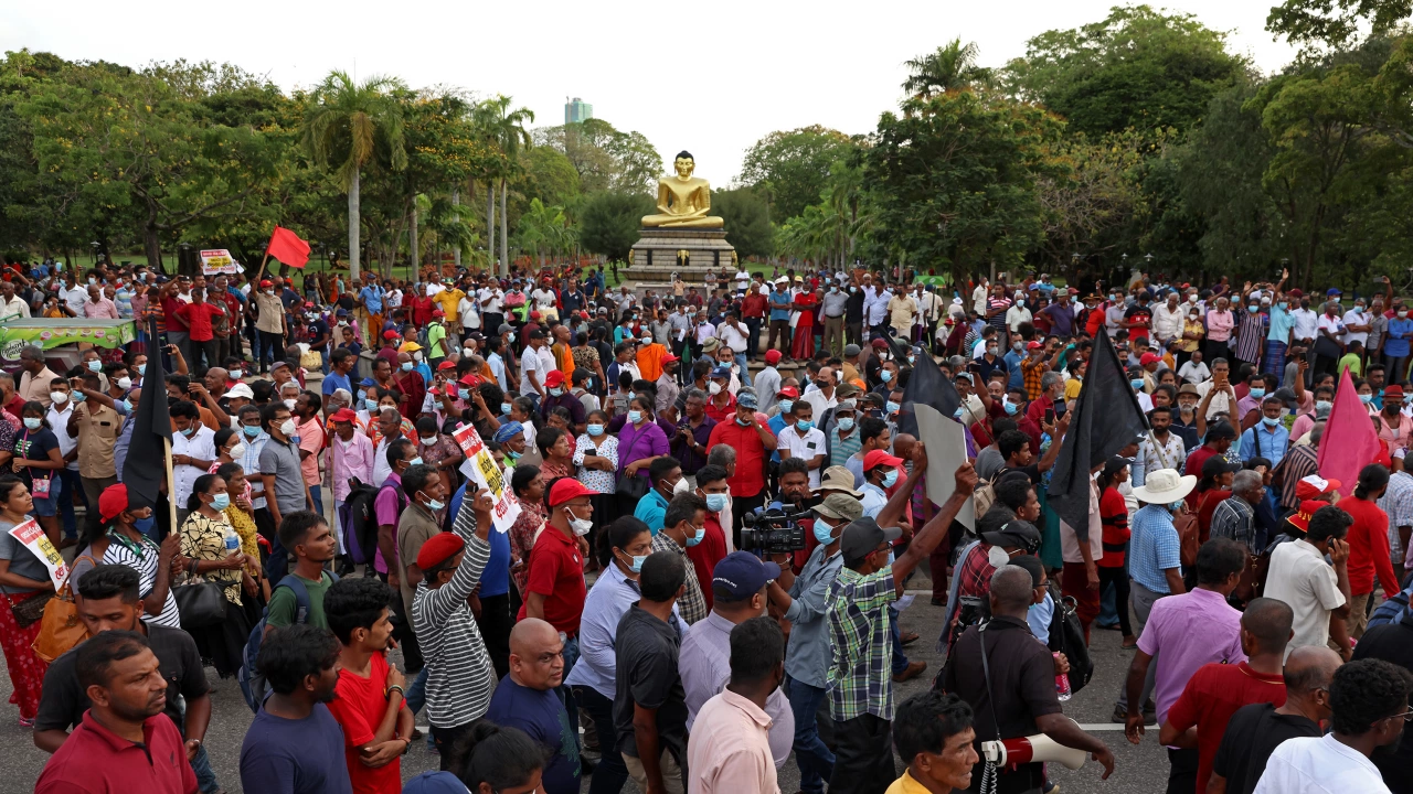 Президентът на Шри Ланка Готабая Раджапакса поиска спешна международна помощ