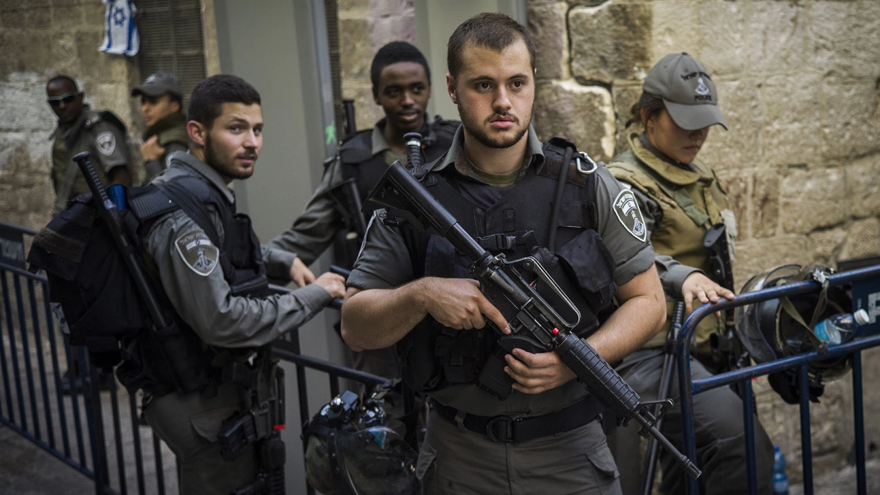 Охраната на израелско посолство в Европа бе задължена да проведе