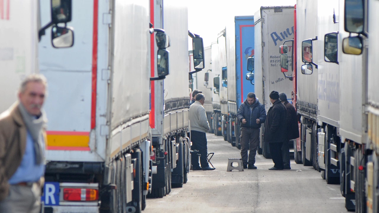 Стотици товарни автомобила са се струпали на турския ГКПП Хамзабейли в