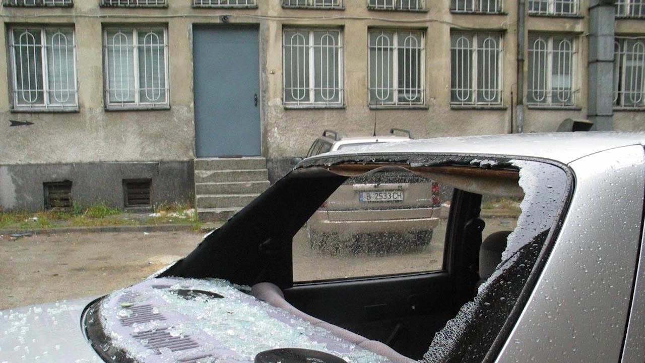 Градушка удари сливенското село Сборище предаде Нова телевизия Има щети върху автомобили