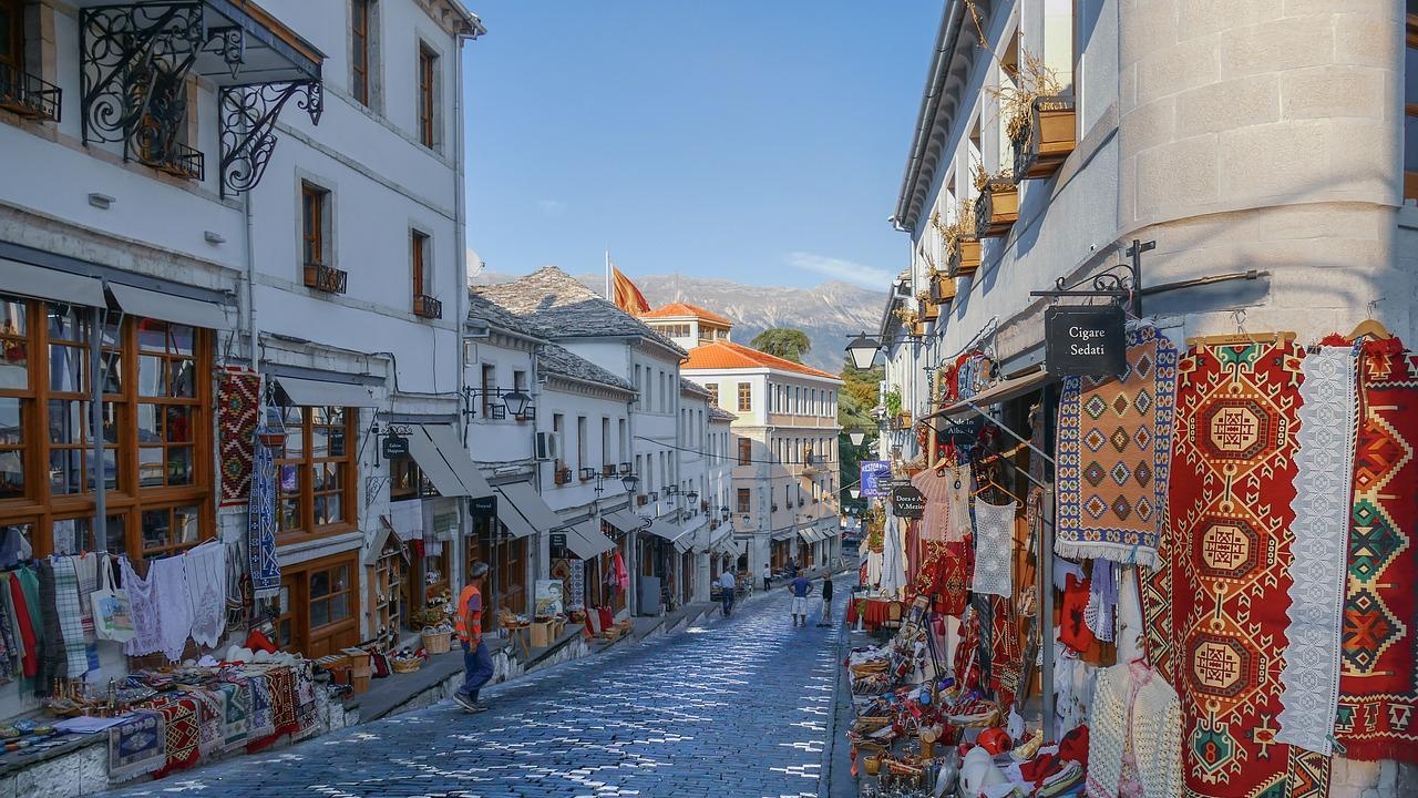 Над 10 процента по-високи цени за туристите в Албания и Черна гора