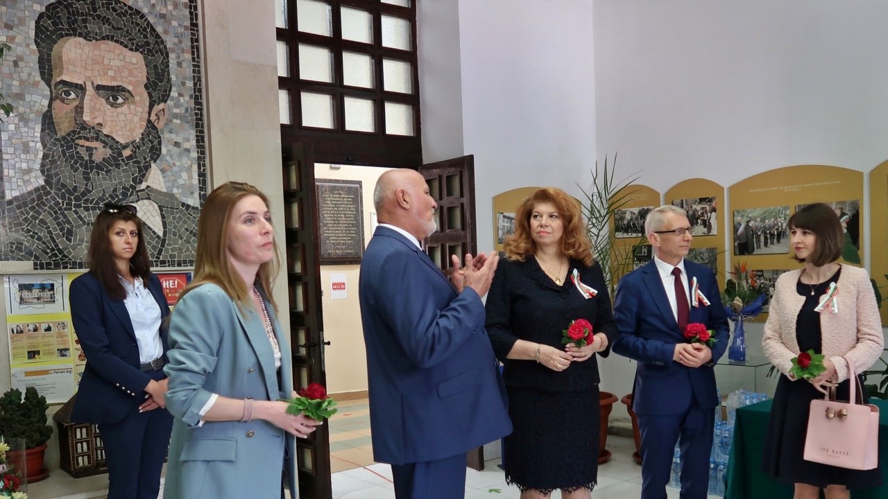 Вицепрезидентът беше гост на празника на Средно училище „Христо Ботев“ във Враца