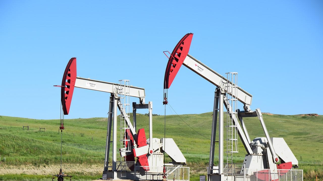 Петролът на ОПЕК доближава 123 долара за барел
