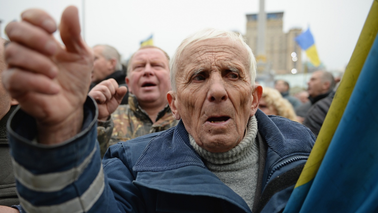 Украински пенсионери показаха супероръжие, разработено в свръхсекретна биолаборатория, коментират медии