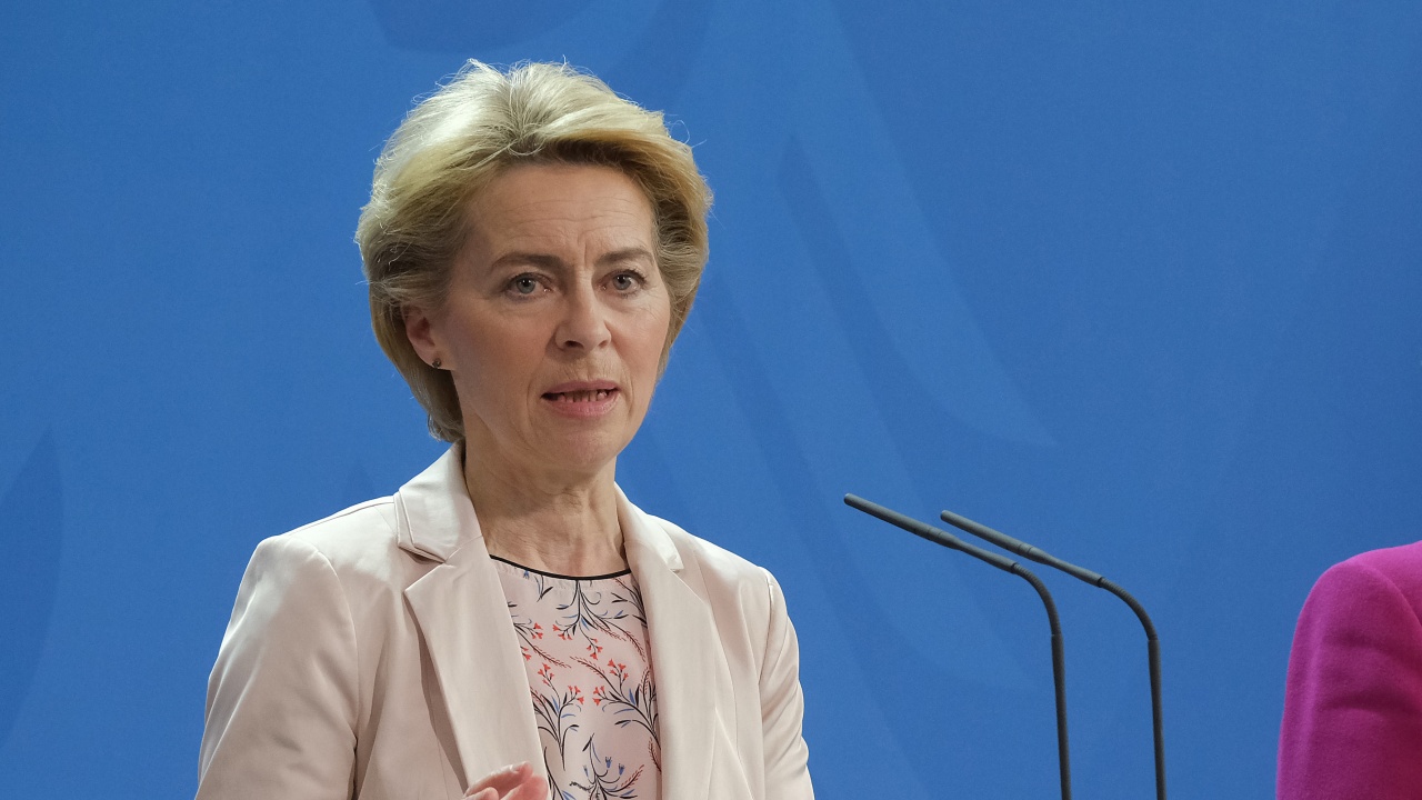 Урсула фон дер Лайен: Полша има да извърви още път до върховенството на закона