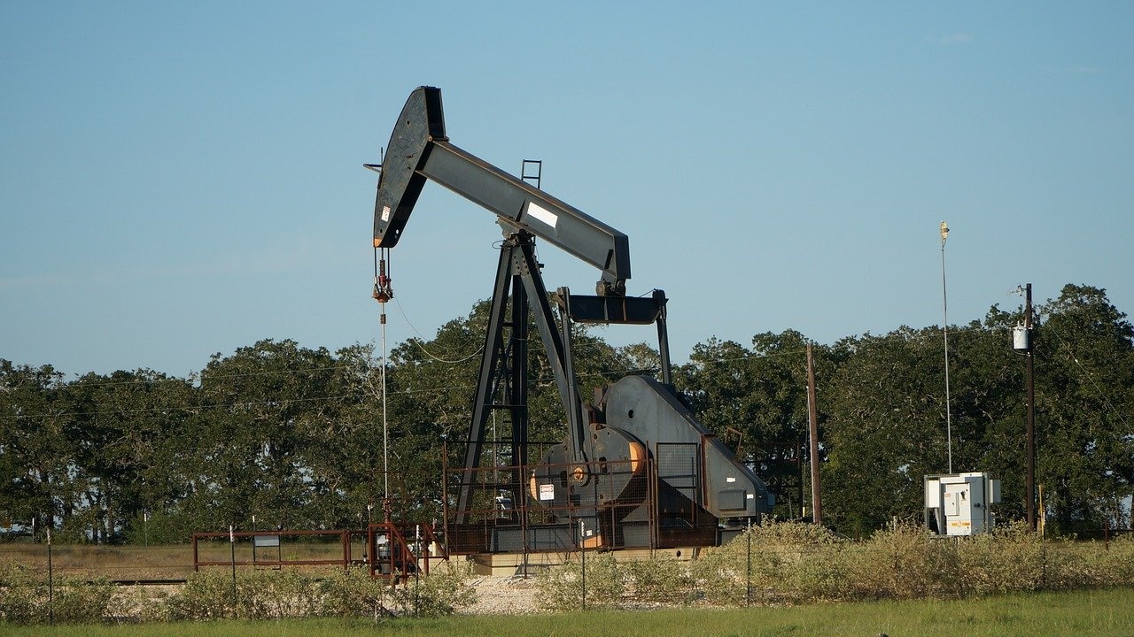 Петролът на ОПЕК спадна под 115 долара за барел