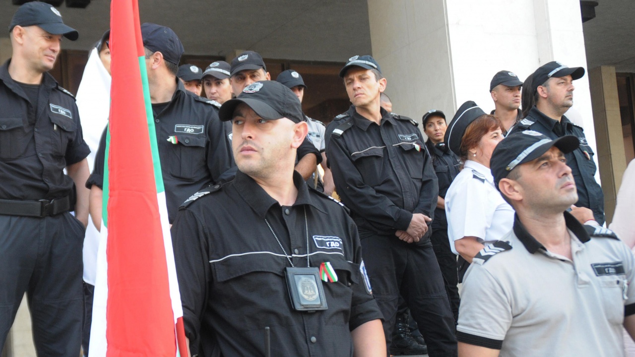 Служители в системата на МВР протестираха в Кърджали