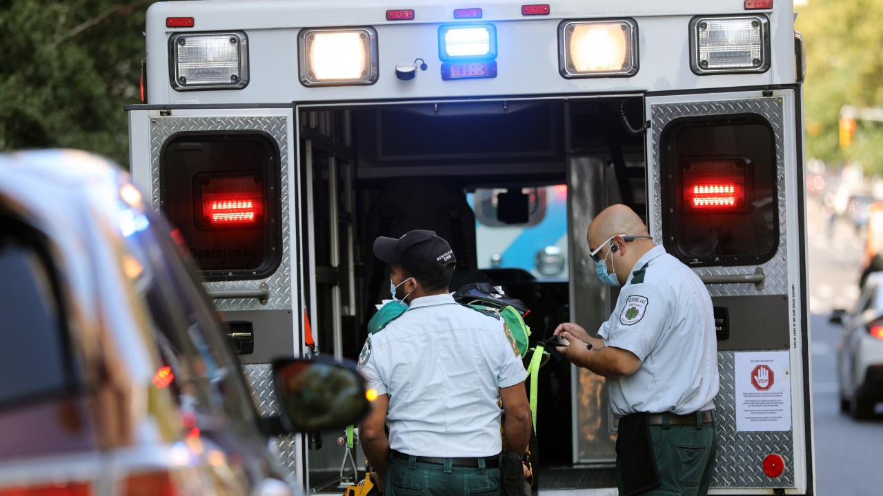 Мъж намушка с нож трима души в болница в САЩ