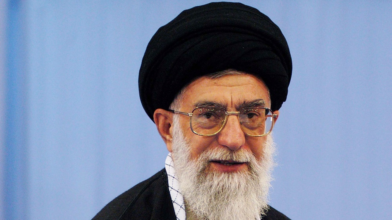 Айтолах Хаменей: Враговете на Иран подклаждат вълнения в страната, за да свалят Ислямската република
