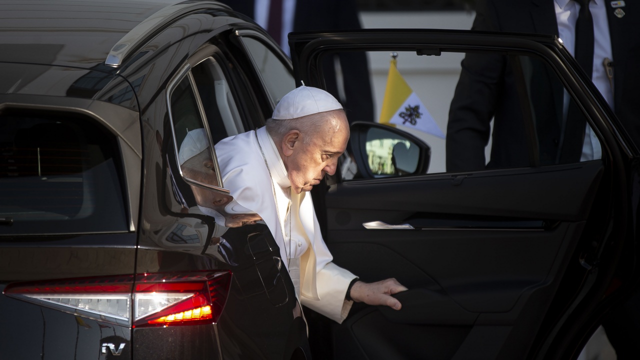 Папата даде повод за нови спекулации за бъдещето си
