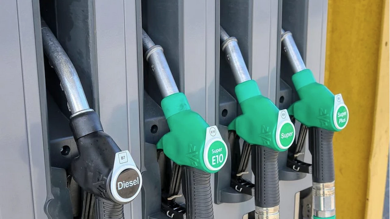 Докато отстъпката за литър гориво влезе в сила цените на