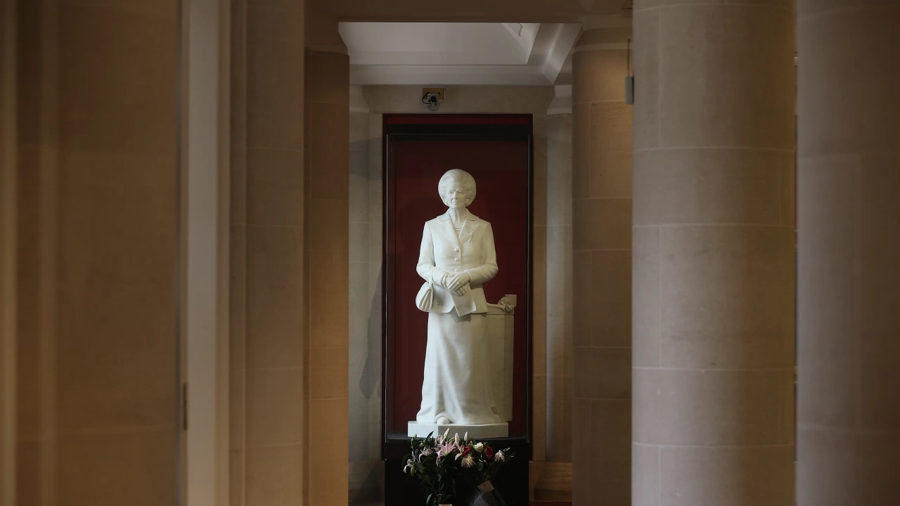 Статуята на Маргарет Тачър издигната в родния ѝ град беше
