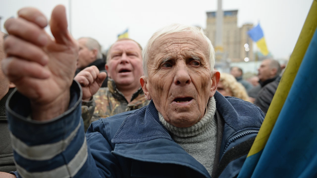 Украински пенсионери показаха супероръжие разработено в свръхсекретна биолаборатория коментират медии
