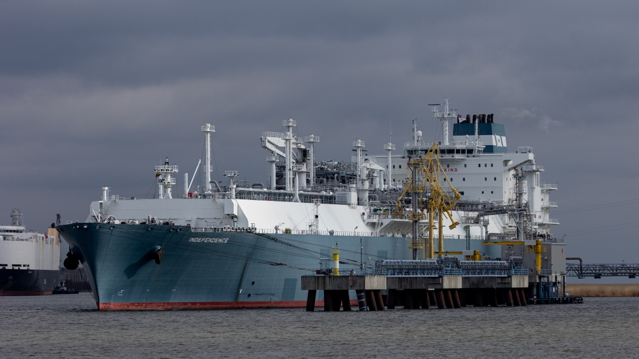 Tанкер с американски природен газ за България се разтоварва на пристанище в Турция