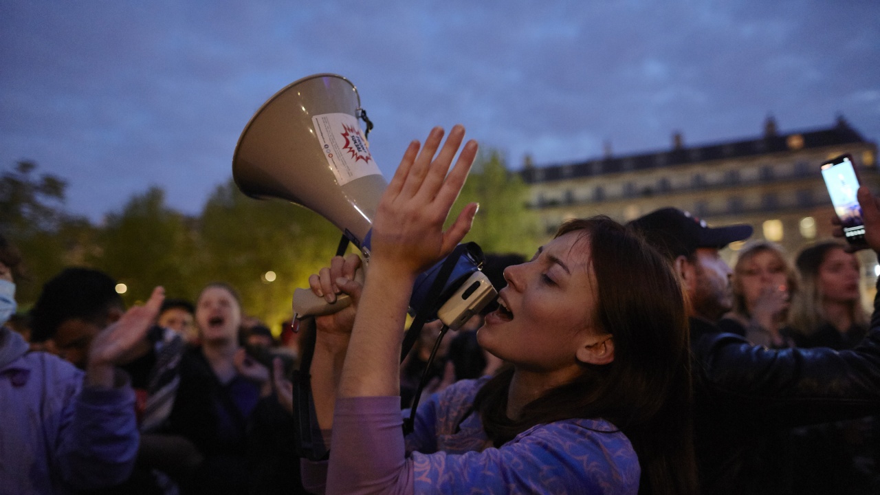 Здравни служители протестират в цяла Франция