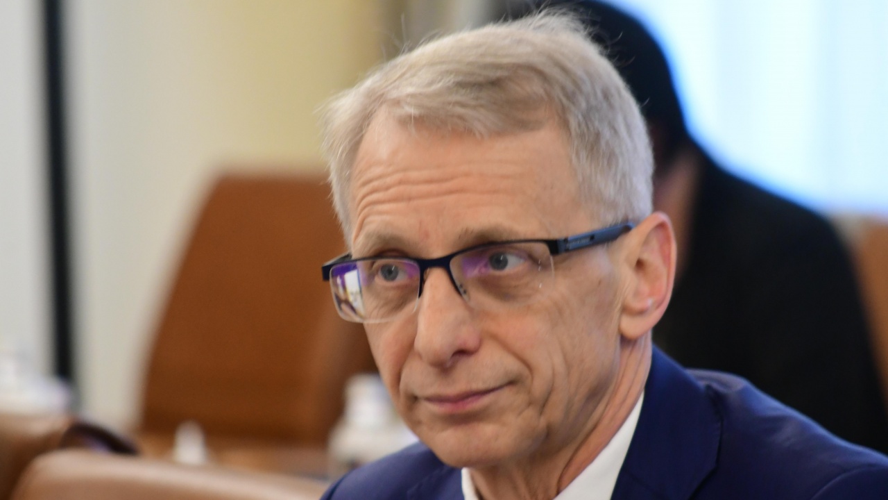 Министър Денков: За първи път през последните години задаваме една и съща скала на оценяване