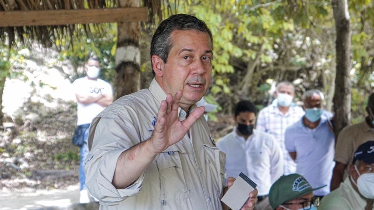 Министърът на околната среда на Доминиканската република Орландо Хорхе Мера