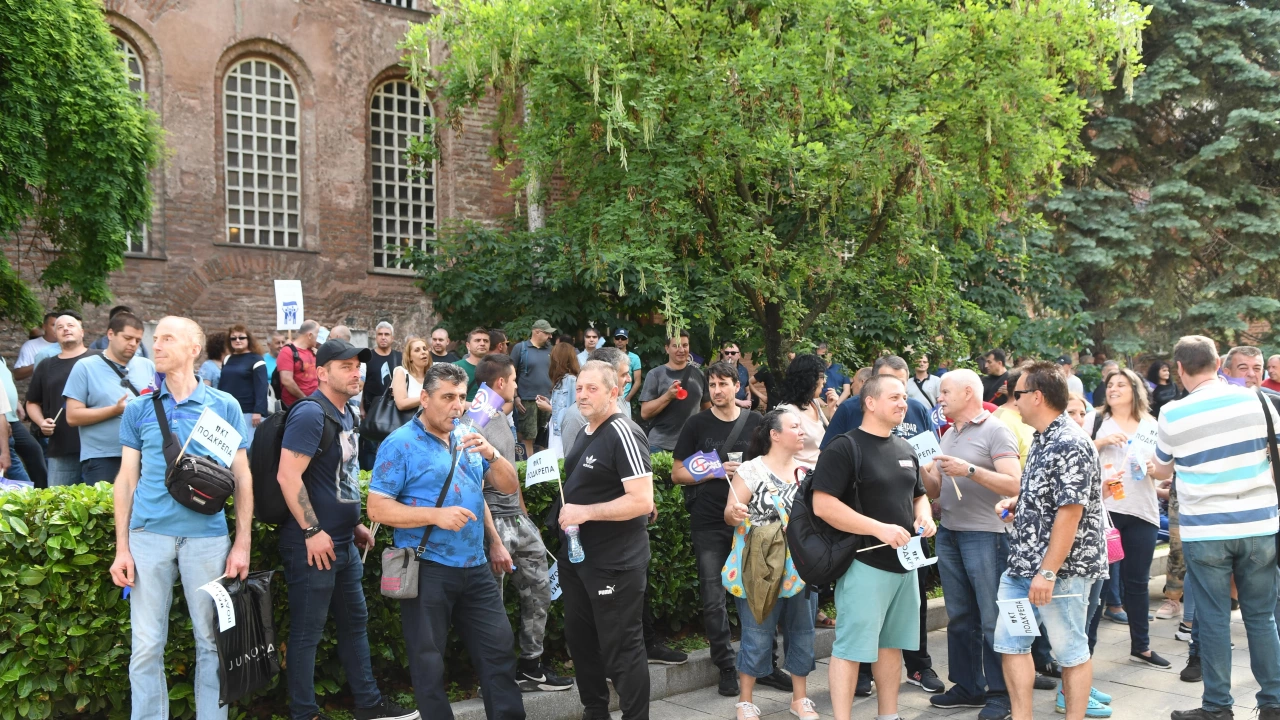 Протест на енергетици от Топлофикация София пред Столичната община която
