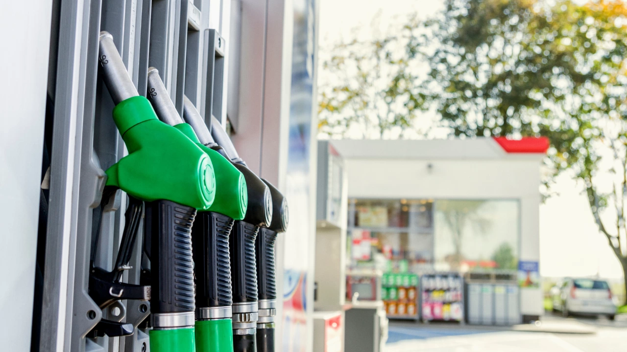 От сряда бензин Eвросупер 95 се продава на повечето бензиностанции