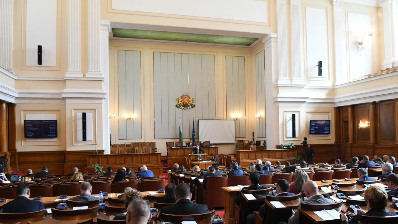 Бюджетът влиза на първо четене в ресорната комисия в парламента