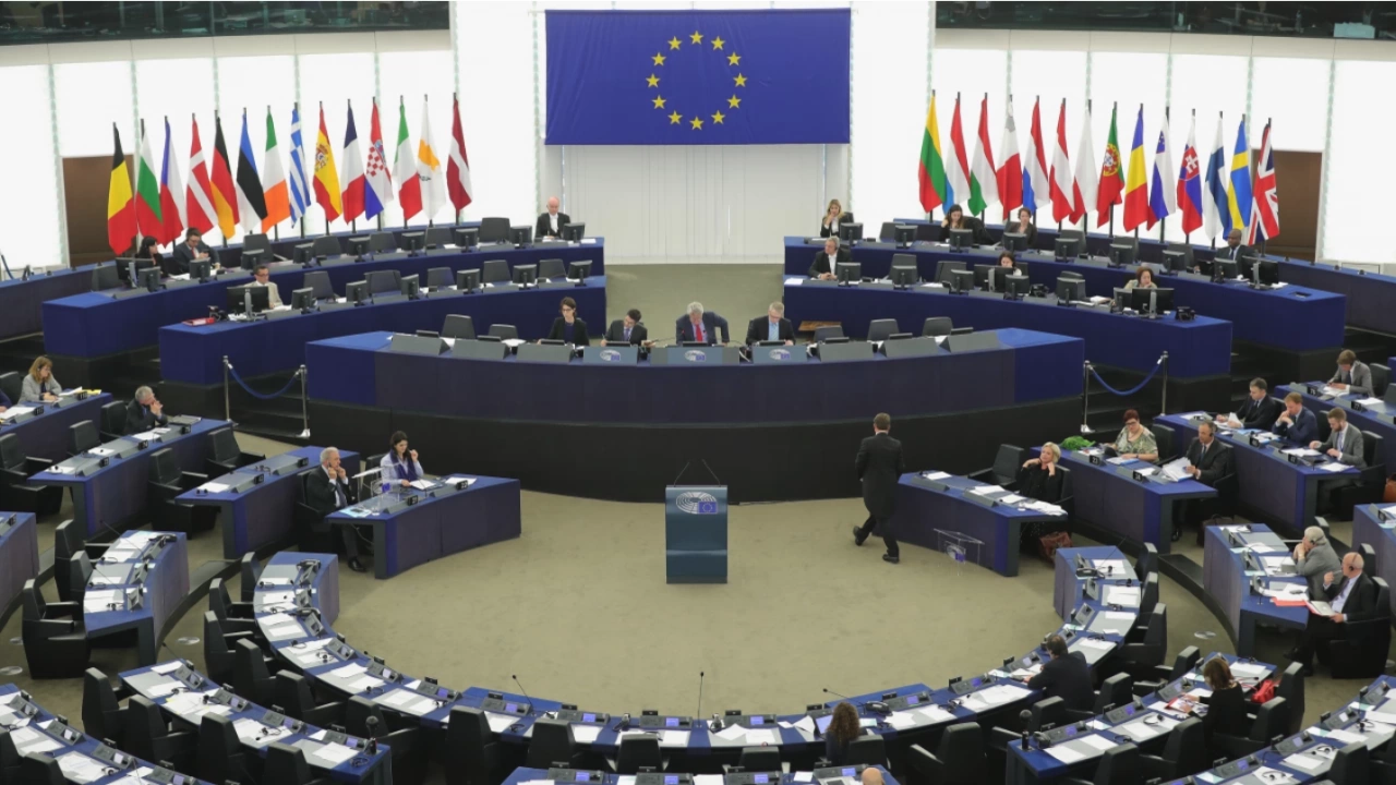 В четвъртък Европарламентът прие резолюция с която призовава Европейския съвет