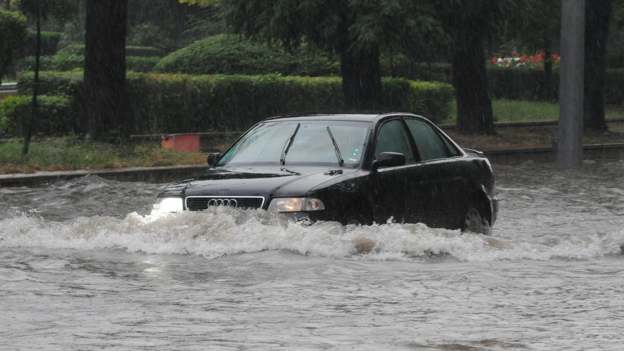 Поройни дъждове предизвикаха наводнения в отделни части от страната Водната стихия