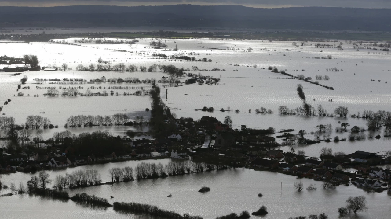 Река Ботуня преля заради поройните дъждове във Врачанско Отнесени са