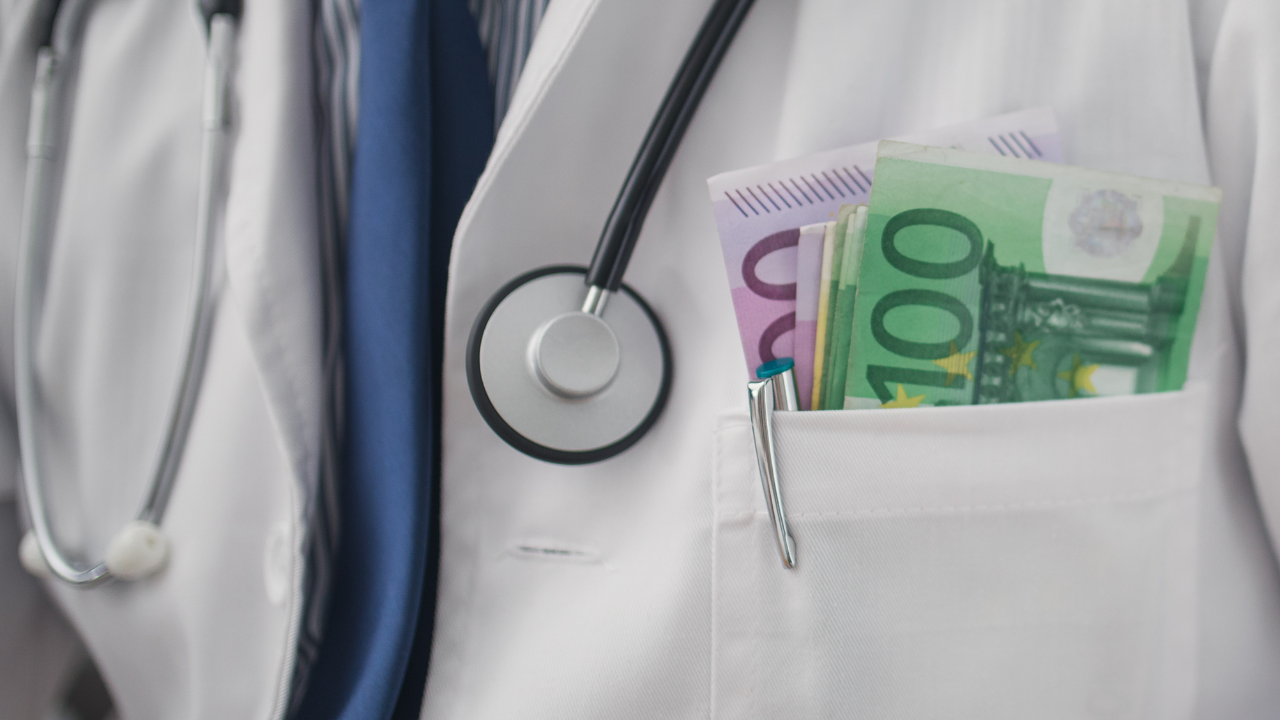 Пандов: По-високи заплати в Здравната каса може да има след преструктуриране