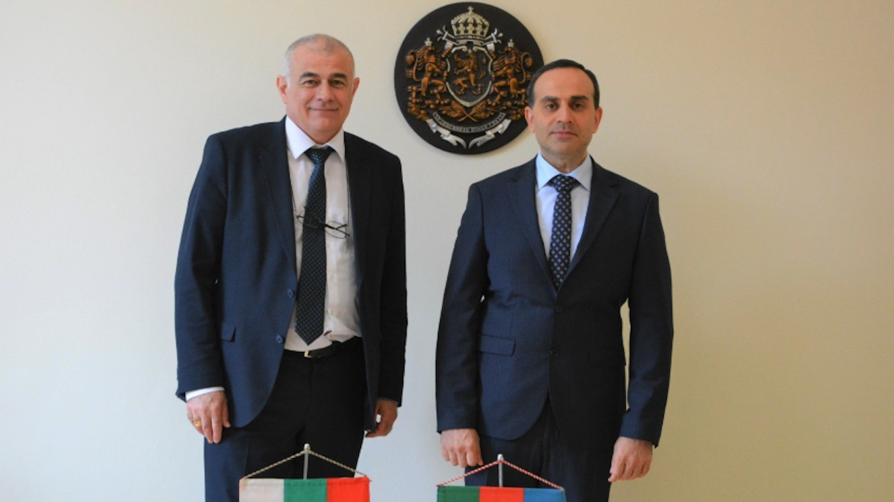 Министър Гьоков се срещна с посланика на Азербайджан Хюсейн Хюсейнов