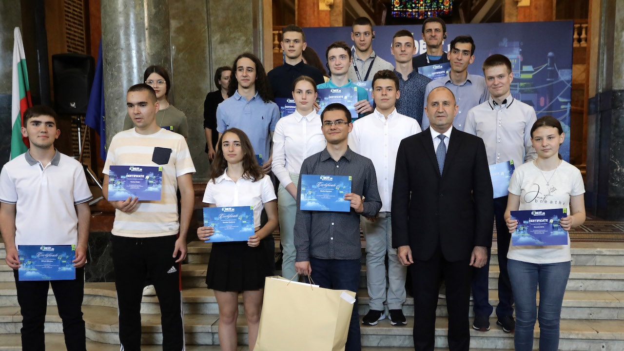 Държавният глава: Младите и талантливи програмисти на България будят чувство на гордост и дават оптимизъм за нашето бъдеще