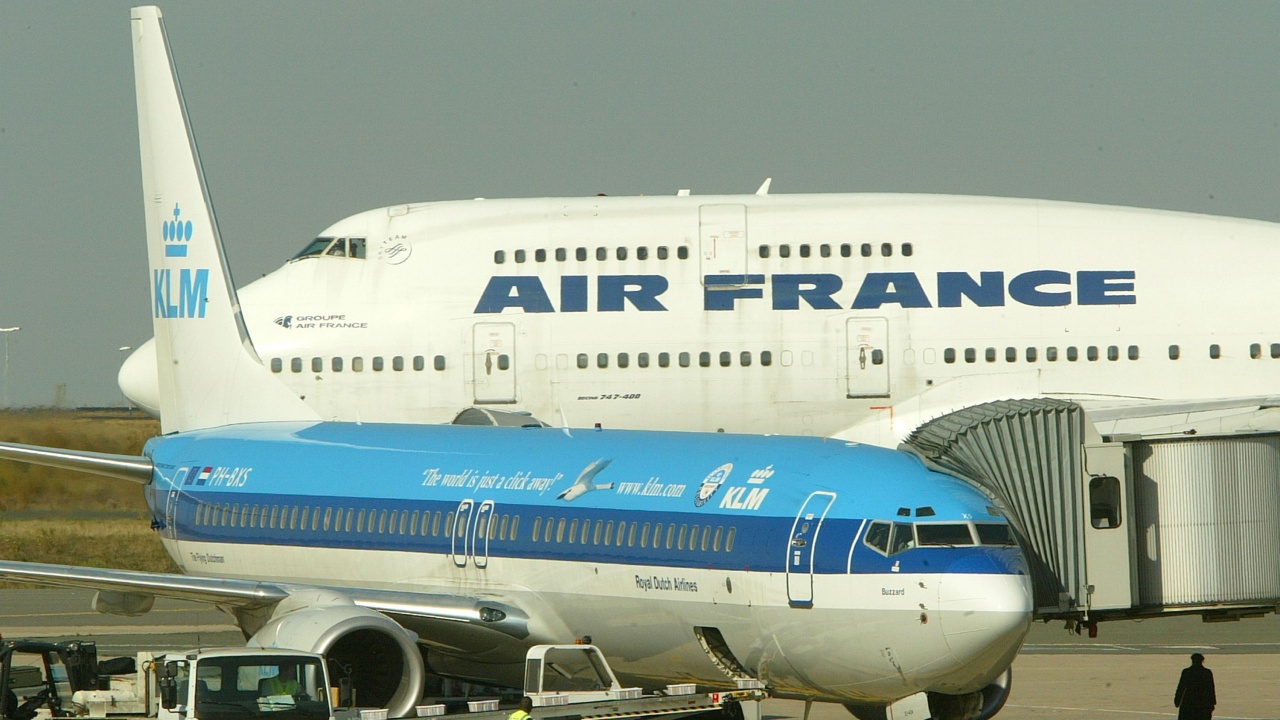 Авиокомпанията "Ер Франс-Ка Ел Ем" получи 2,256 милиарда евро от продажбата на акции