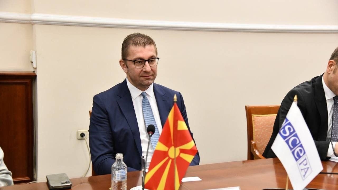 Лидерът на опозиционната ВМРО-ДПМНЕ Християн Мицкоски заяви, че ако българските