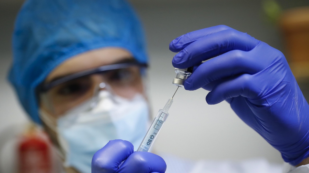 Испания ще ваксинира всички желаещи с четвърта доза COVID ваксина