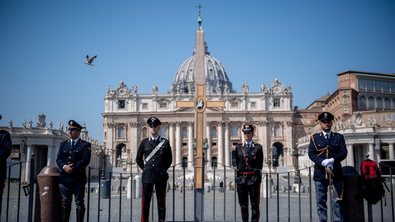 Напрежение във Ватикана: Стрелба и гонка в близост до площад "Св. Петър"