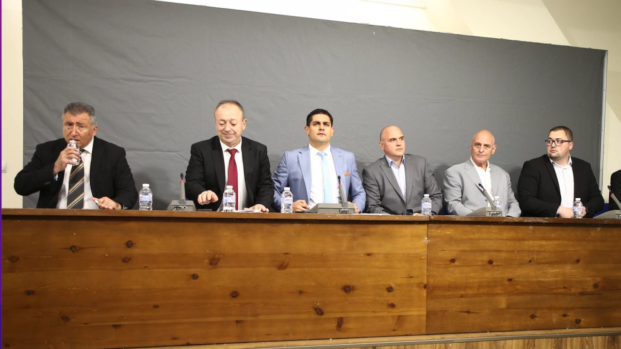 Петимата депутати които обявиха че напускат ПГ на ИТН