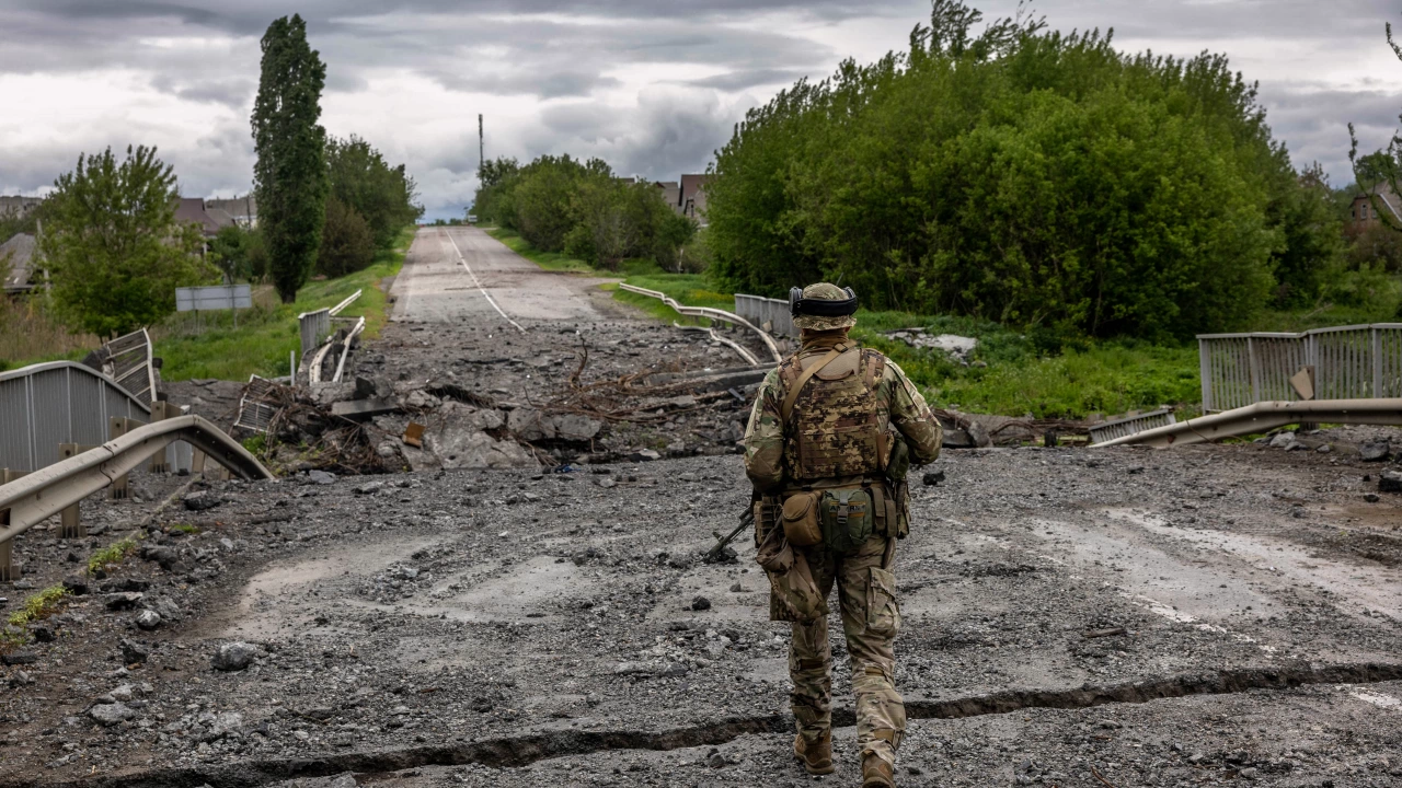 Украйна заяви днес че нейните сили все още удържат позиции