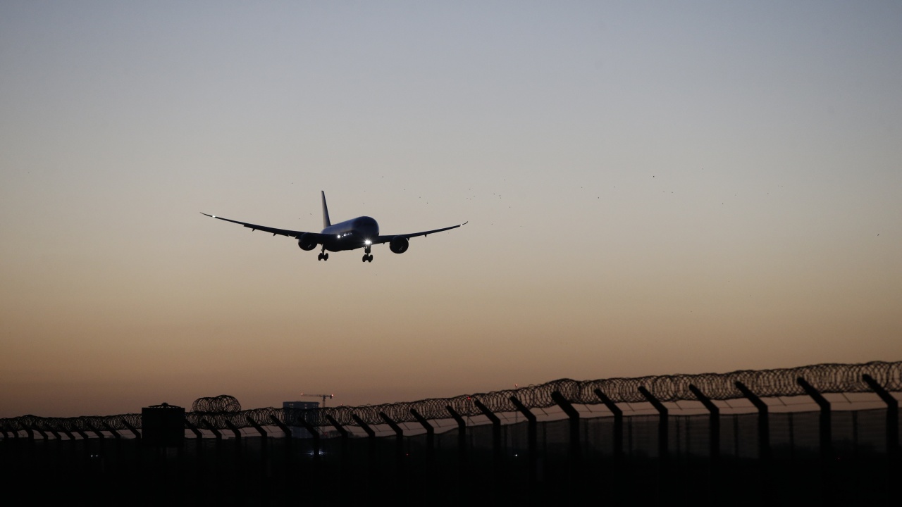 ИАТА: Авиационният сектор ще се върне на печалба през 2023 г.